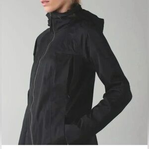 Lululemon. Fo Drizzle Raincoat. Black/Camo. Size 12.